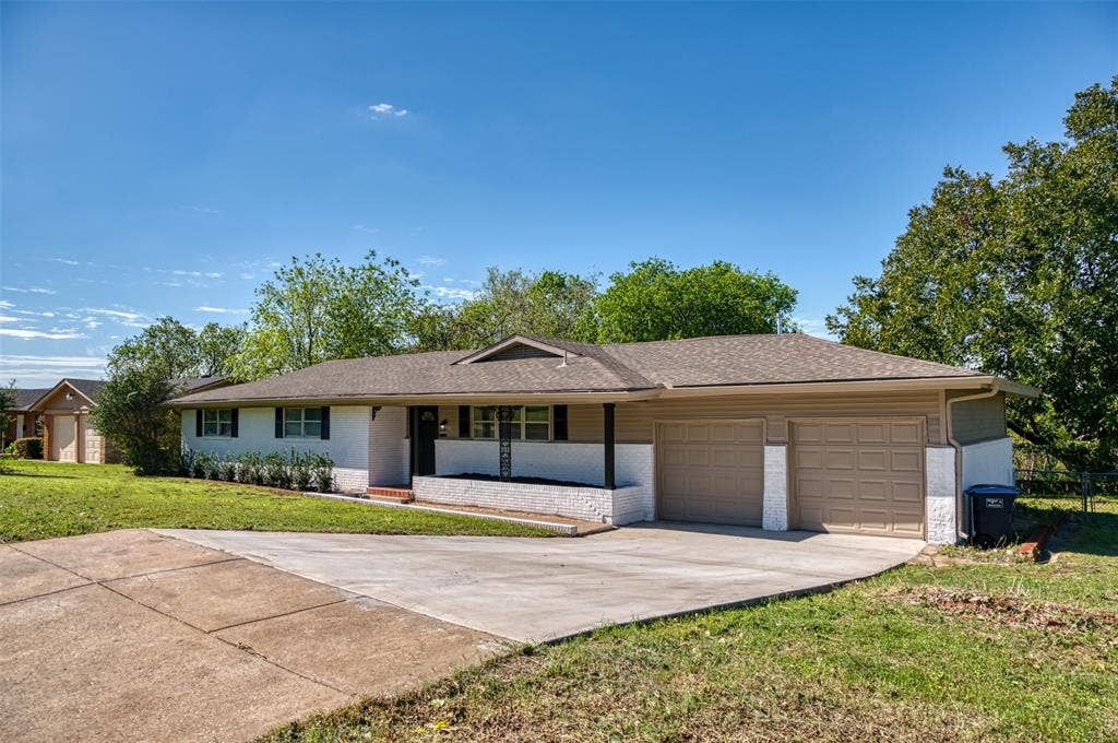 4516 Rolling Hills Drive, Fort Worth, TX 76119 Nicely update home on a half acre lot