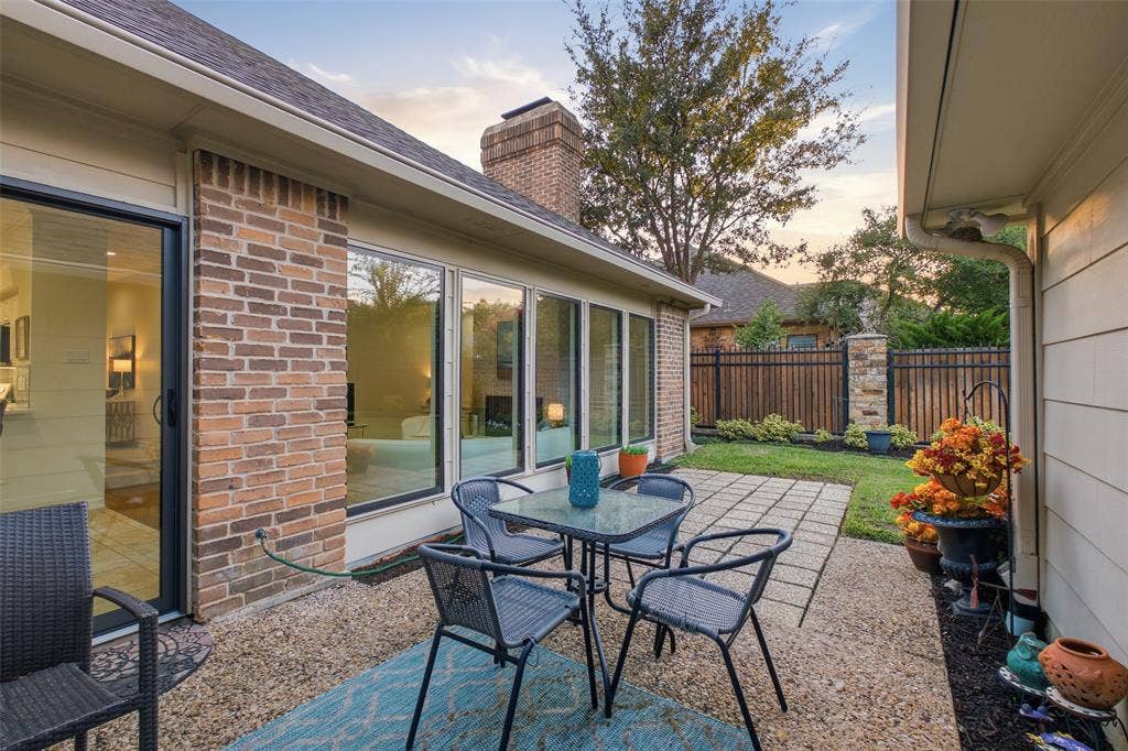 4115 Brooktree Lane, Dallas, TX 75287 A wall of windows opens to the courtyard patio—morning coffee, evening wine, and fresh air on repeat.