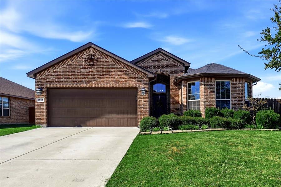 Property photo for 1833 Creekwood Drive, Cleburne, TX
