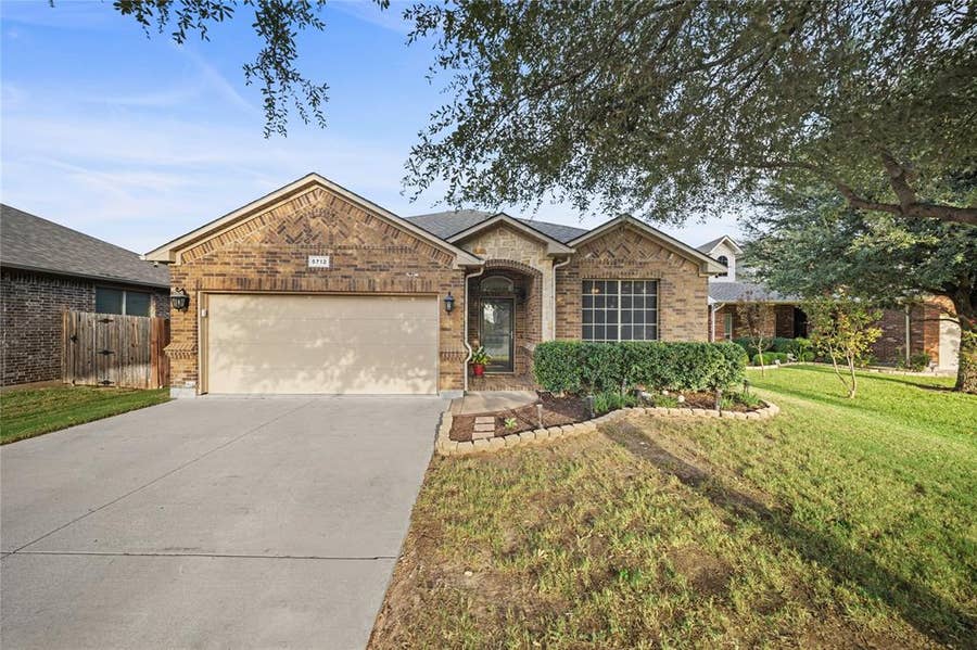 Property photo for 5712 Pawpaw Ridge Drive, Fort Worth, TX