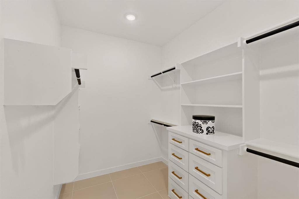 102 Nicklaus Drive, Sulphur Springs, TX 75482 Primary Walk-in Closet