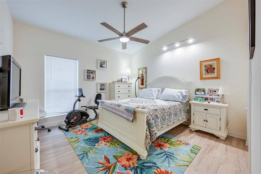 1031 Grandview Avenue, Dallas, TX 75223 1031 Grandview Avenue, Dallas, TX 75223