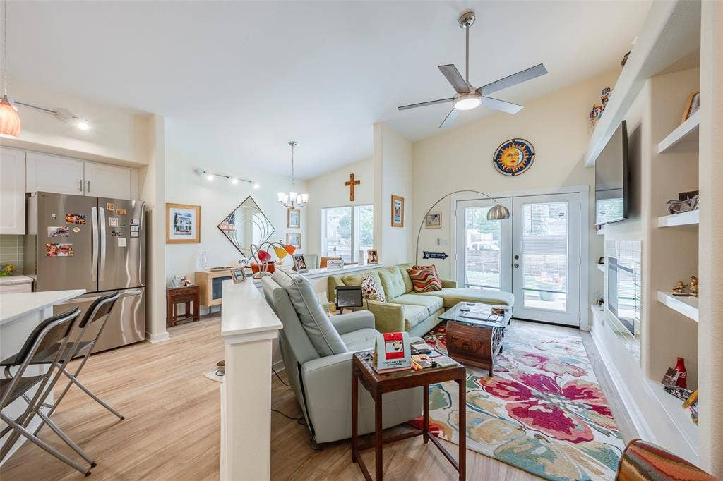1031 Grandview Avenue, Dallas, TX 75223 1031 Grandview Avenue, Dallas, TX 75223