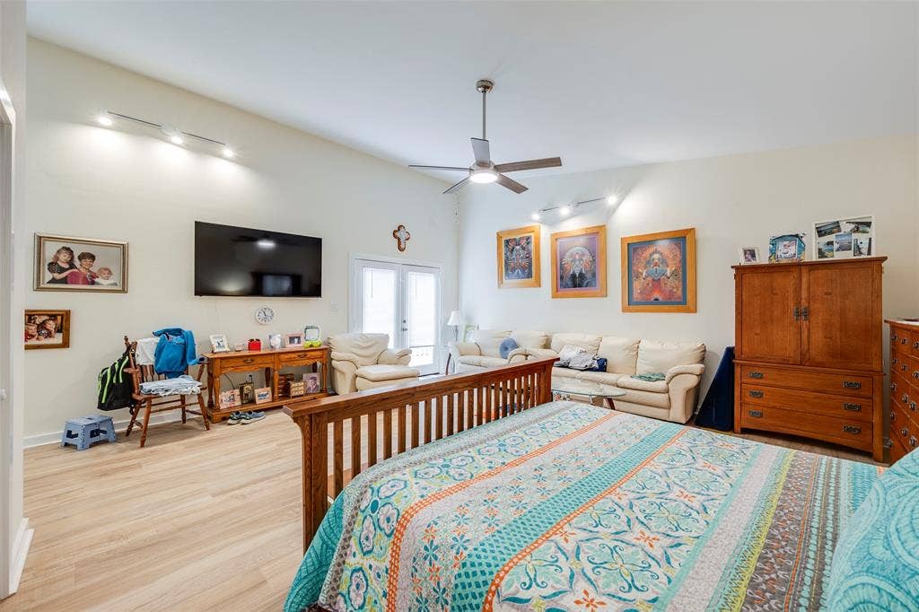1031 Grandview Avenue, Dallas, TX 75223 1031 Grandview Avenue, Dallas, TX 75223