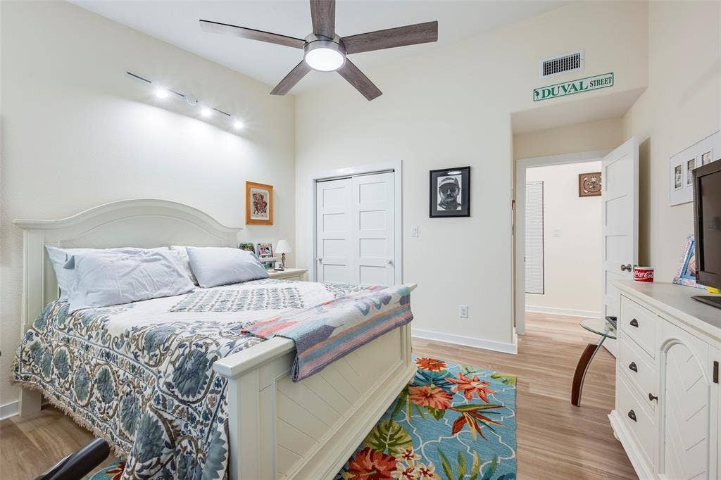 1031 Grandview Avenue, Dallas, TX 75223 1031 Grandview Avenue, Dallas, TX 75223