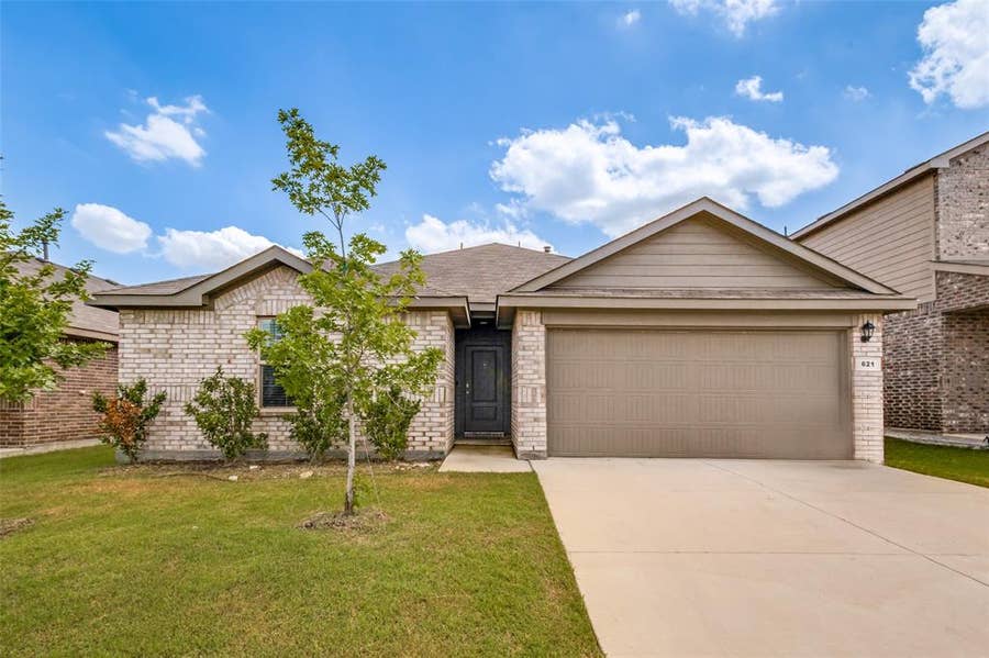 Property photo for 621 Spaulding Street, Justin, TX
