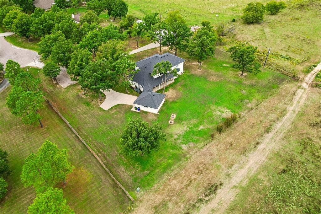 303 Bobby Sam Court, Collinsville, TX 76233