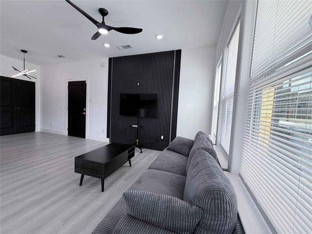 3301 Garden Lane, Dallas, TX 75215 3301 Garden Lane, Dallas, TX 75215