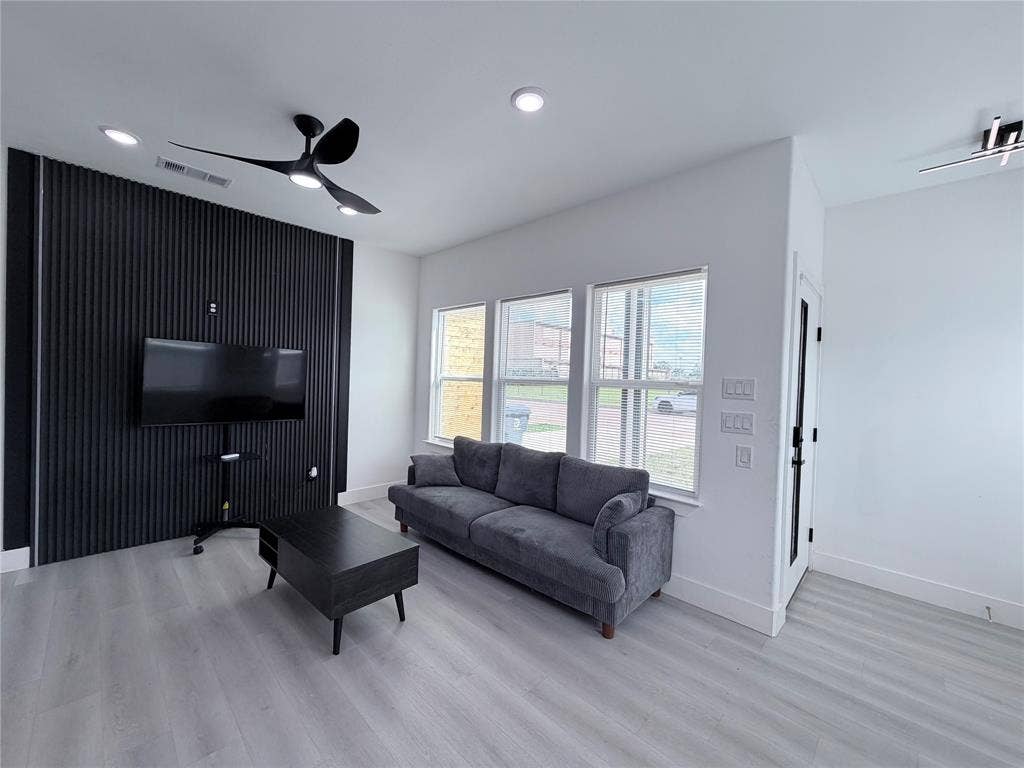3301 Garden Lane, Dallas, TX 75215 3301 Garden Lane, Dallas, TX 75215