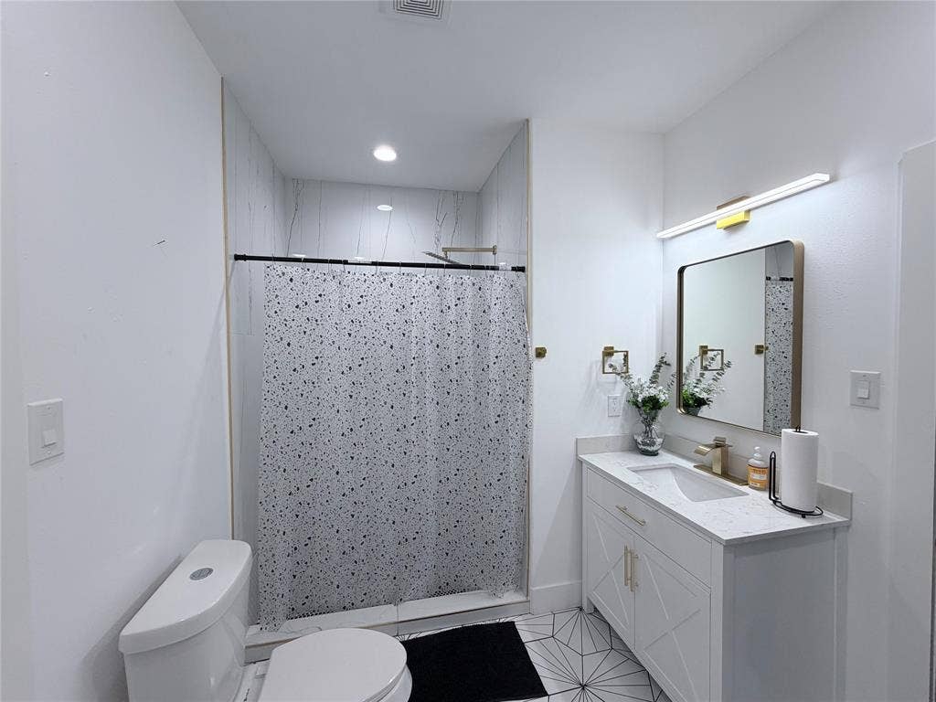 3301 Garden Lane, Dallas, TX 75215 3301 Garden Lane, Dallas, TX 75215