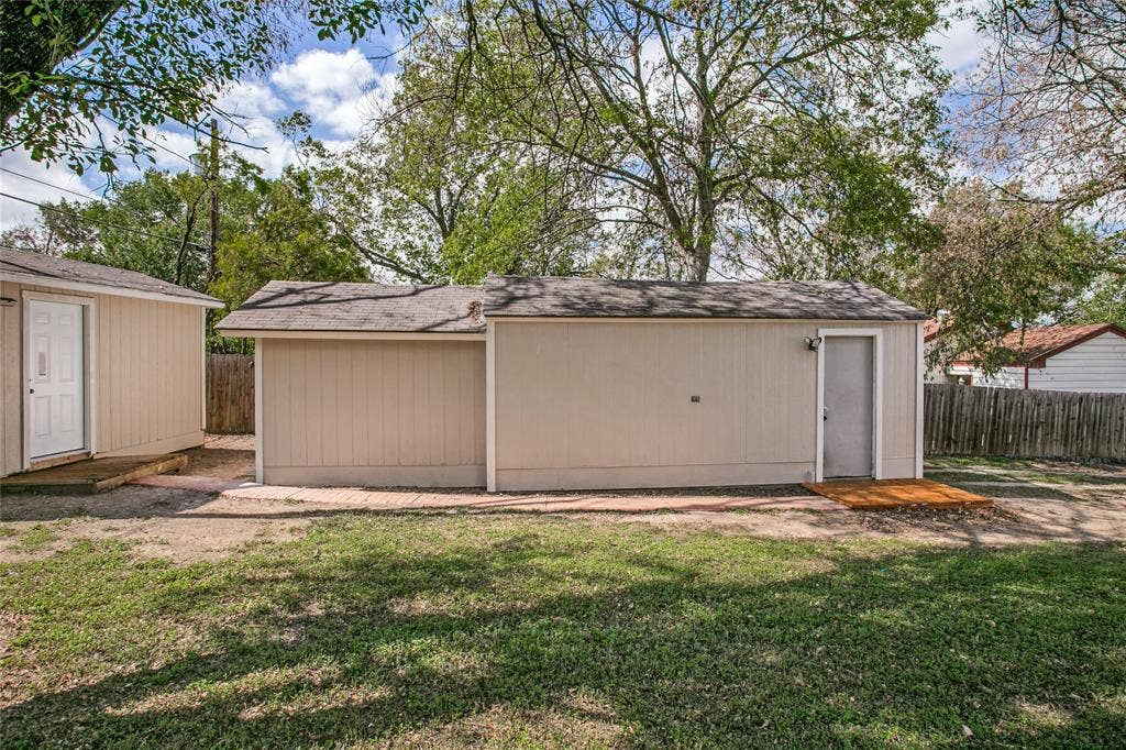 7413 Davenport Avenue, Fort Worth, TX 76116