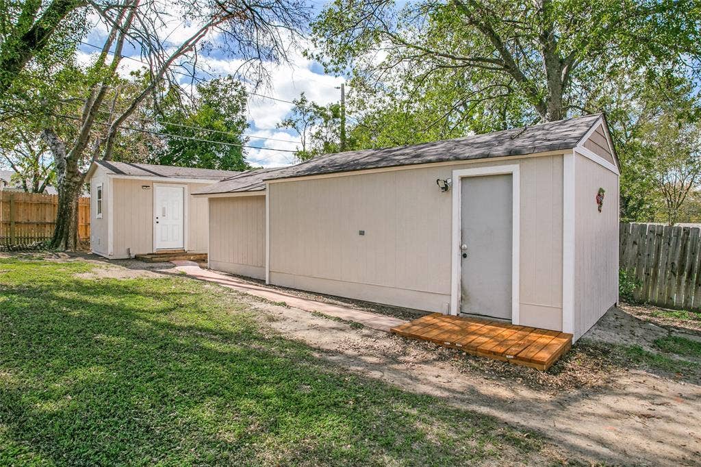 7413 Davenport Avenue, Fort Worth, TX 76116