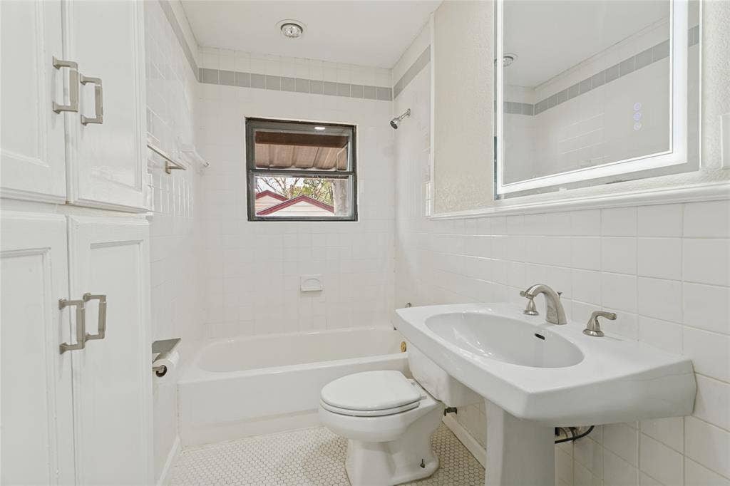 7413 Davenport Avenue, Fort Worth, TX 76116