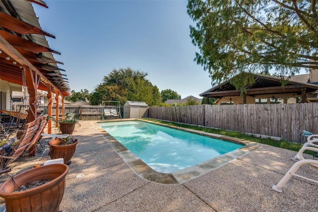 12 Laura Elizabeth Court, Mansfield, TX 76063