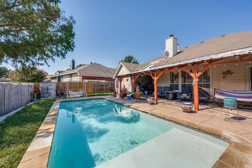 12 Laura Elizabeth Court, Mansfield, TX 76063
