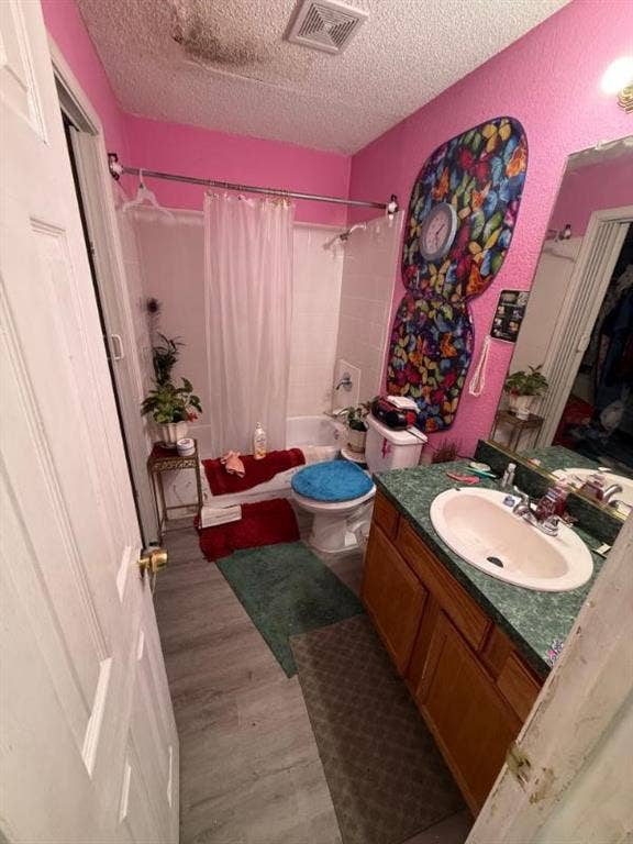 2330 Echo Lake Drive, Dallas, TX 75253 2330 Echo Lake Drive, Dallas, TX 75253