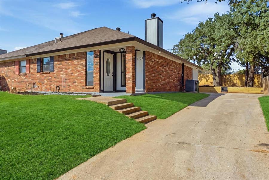 Property photo for 5709 Ranchogrande Drive, Arlington, TX