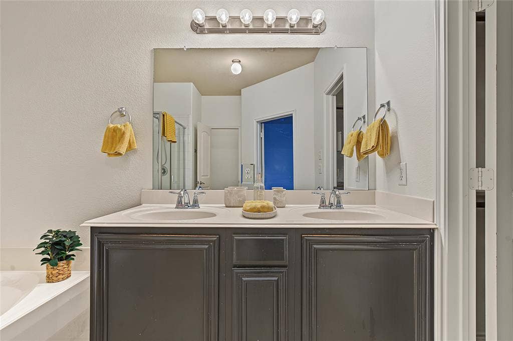 9704 Mulligan Drive, McKinney, TX 75072 9704 Mulligan Drive, McKinney, TX 75072