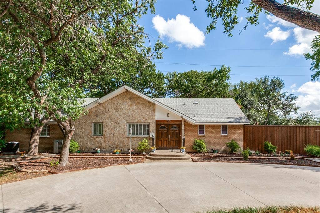 100 N Gentle Drive, Richardson, TX 75080