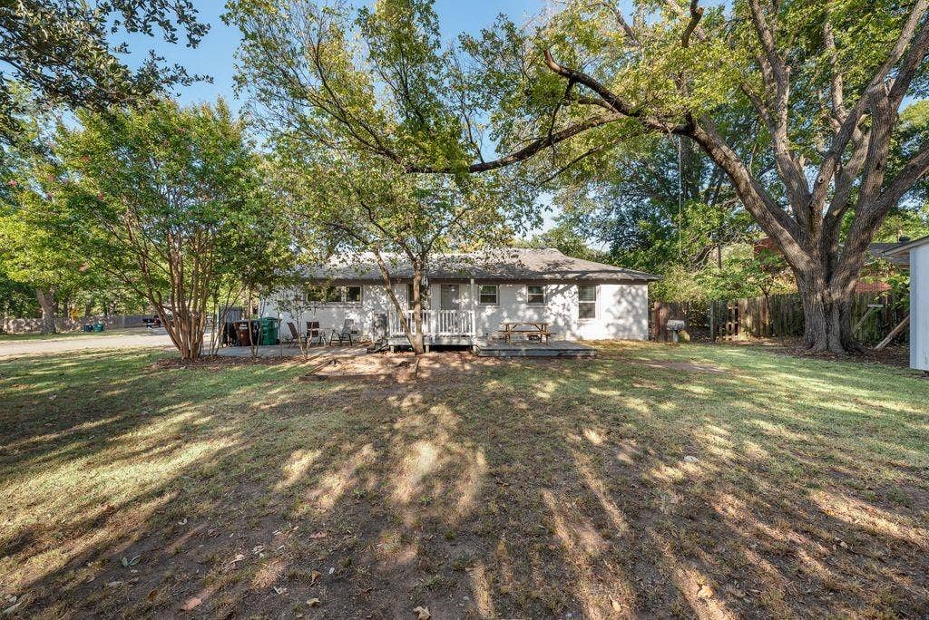 2217 Glenwood, Denton, TX 76209 2217 Glenwood, Denton, TX 76209