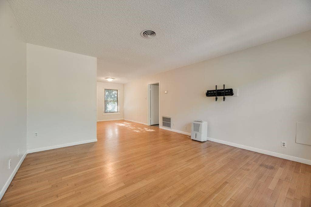 2217 Glenwood, Denton, TX 76209 2217 Glenwood, Denton, TX 76209