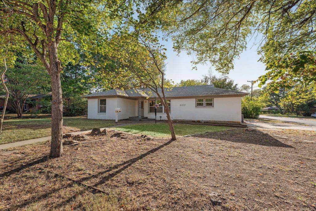 2217 Glenwood, Denton, TX 76209 2217 Glenwood, Denton, TX 76209