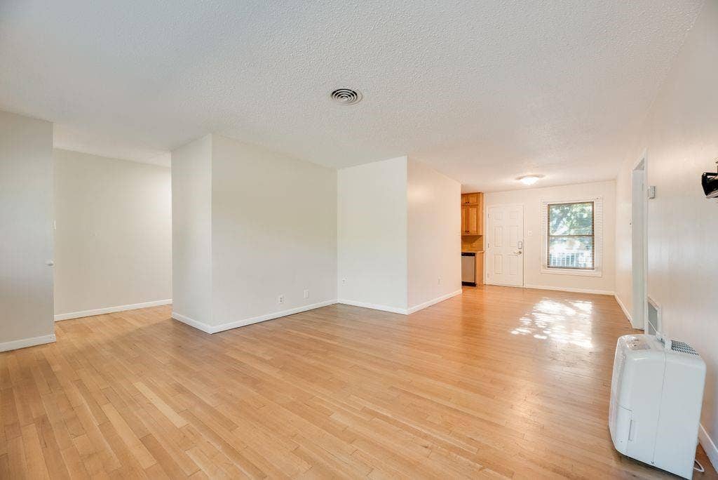 2217 Glenwood, Denton, TX 76209 2217 Glenwood, Denton, TX 76209