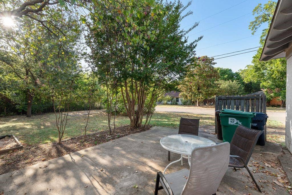 2217 Glenwood, Denton, TX 76209 2217 Glenwood, Denton, TX 76209