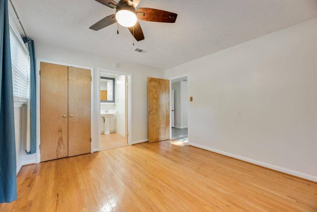 2217 Glenwood, Denton, TX 76209 2217 Glenwood, Denton, TX 76209