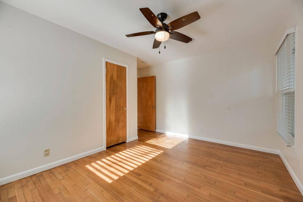2217 Glenwood, Denton, TX 76209 2217 Glenwood, Denton, TX 76209