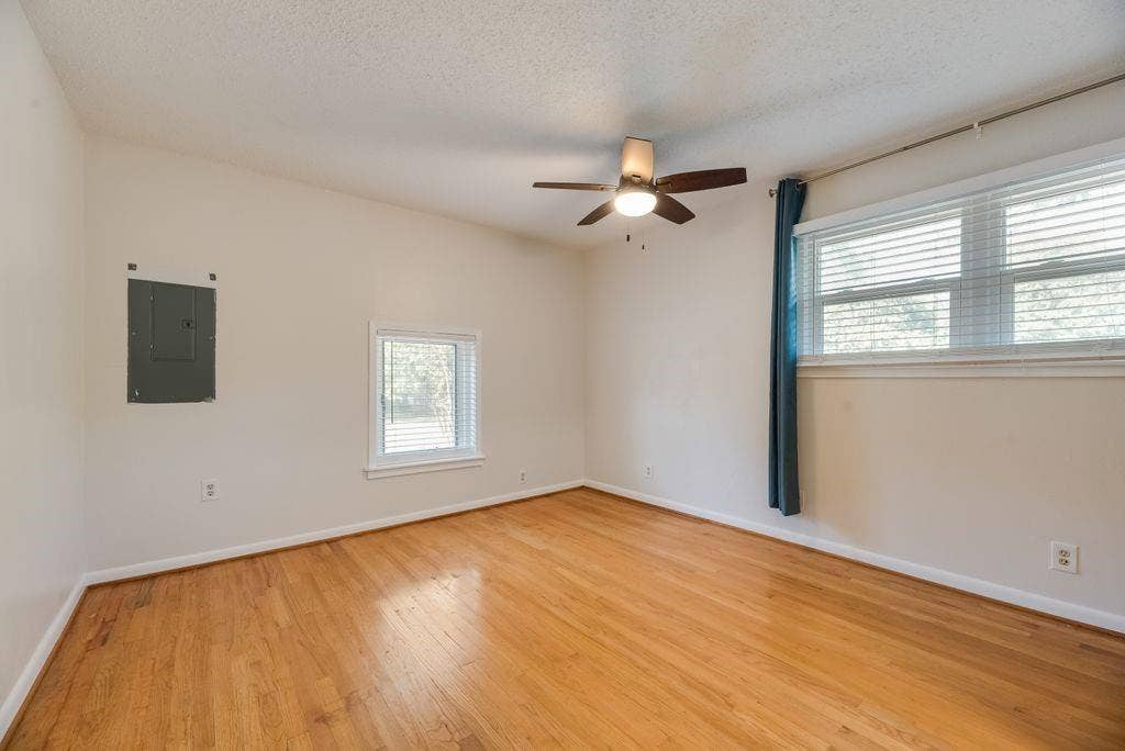 2217 Glenwood, Denton, TX 76209 2217 Glenwood, Denton, TX 76209
