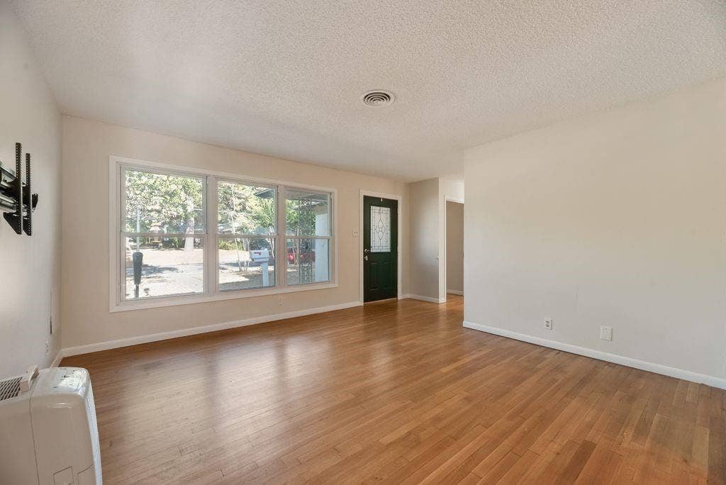2217 Glenwood, Denton, TX 76209 2217 Glenwood, Denton, TX 76209