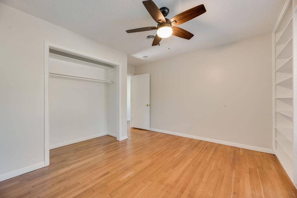 2217 Glenwood, Denton, TX 76209 2217 Glenwood, Denton, TX 76209