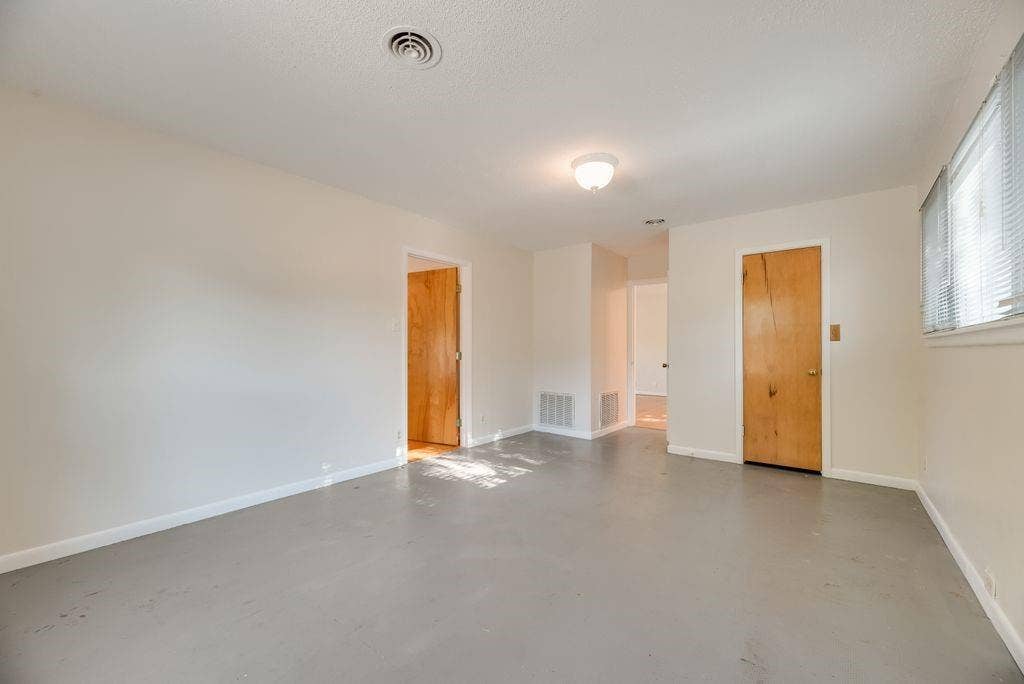 2217 Glenwood, Denton, TX 76209 2217 Glenwood, Denton, TX 76209