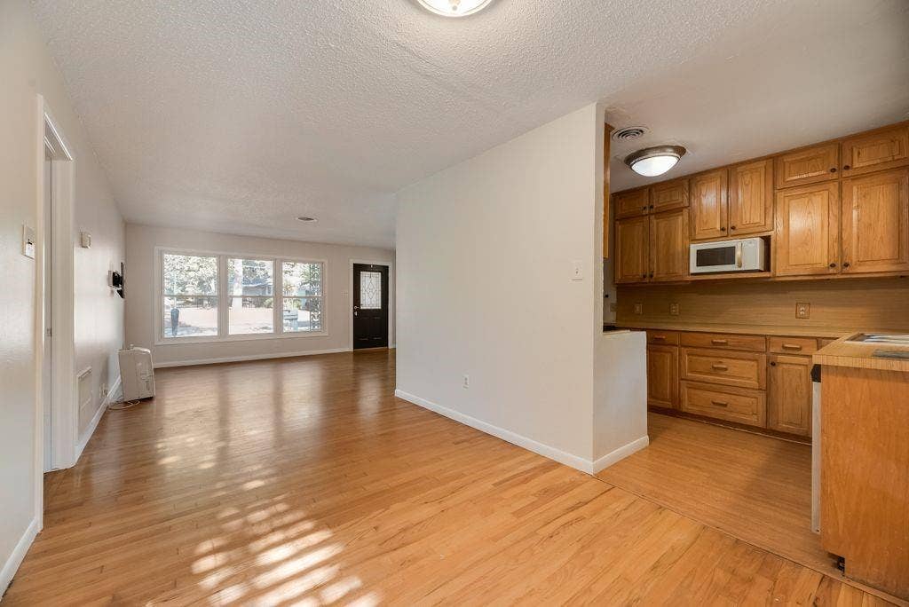 2217 Glenwood, Denton, TX 76209 2217 Glenwood, Denton, TX 76209