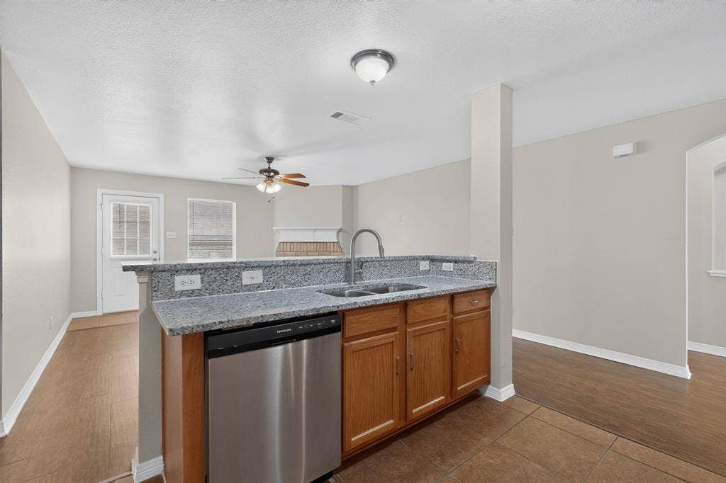 6809 Hot Springs Court, Dallas, TX 75241 6809 Hot Springs Court, Dallas, TX 75241