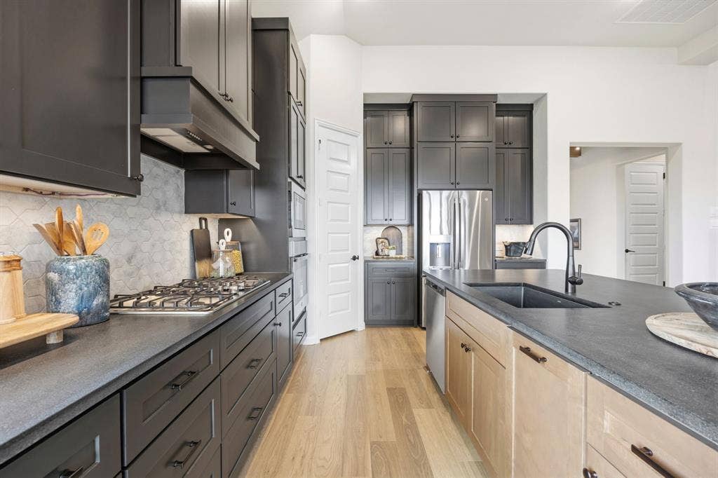2632 Valley Creek Trail, McKinney, TX 75072 2632 Valley Creek Trail, McKinney, TX 75072