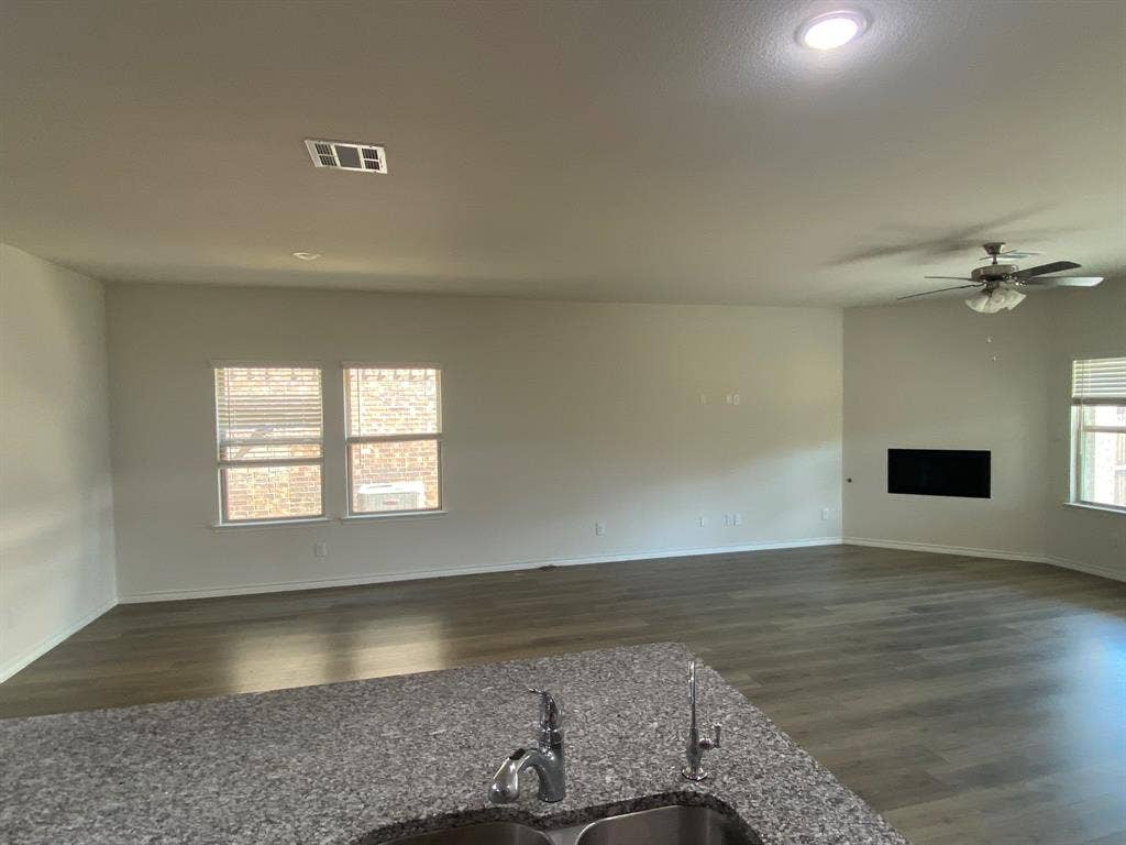 10528 Breezeway Drive, Aubrey, TX 76227