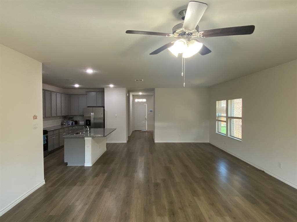10528 Breezeway Drive, Aubrey, TX 76227