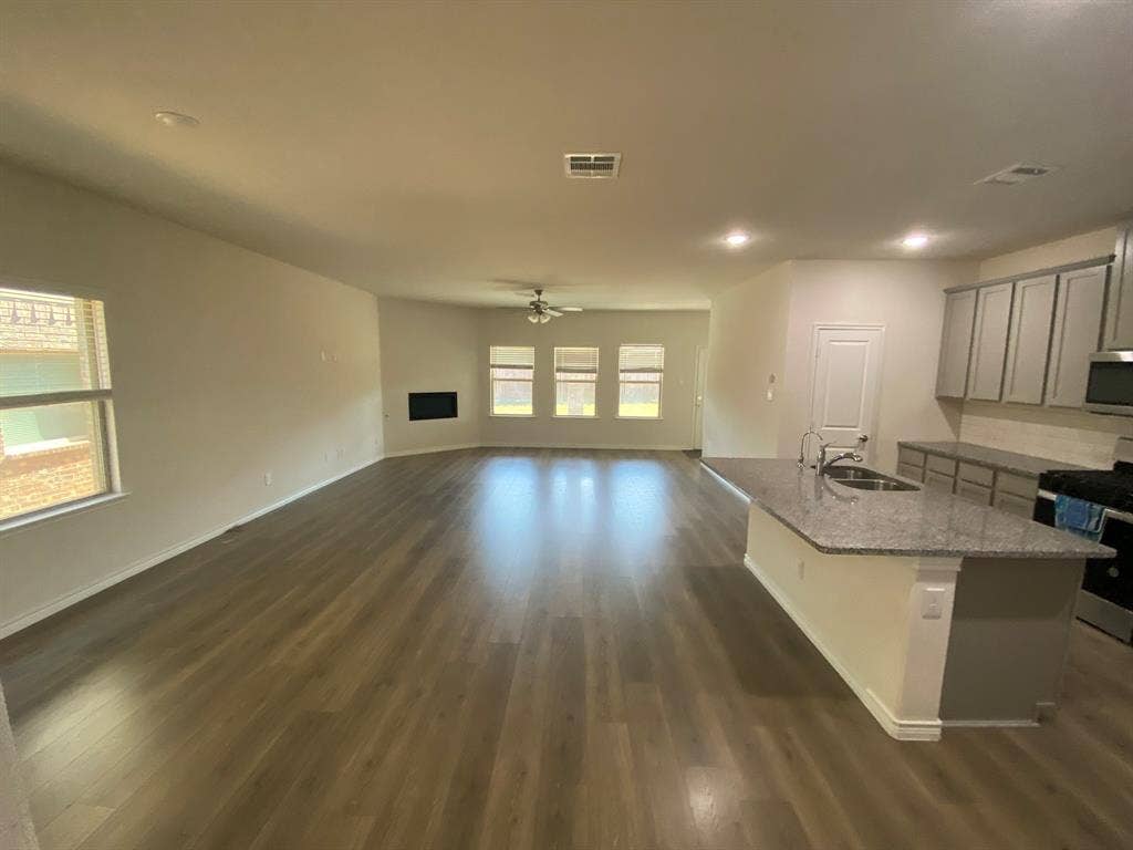 10528 Breezeway Drive, Aubrey, TX 76227