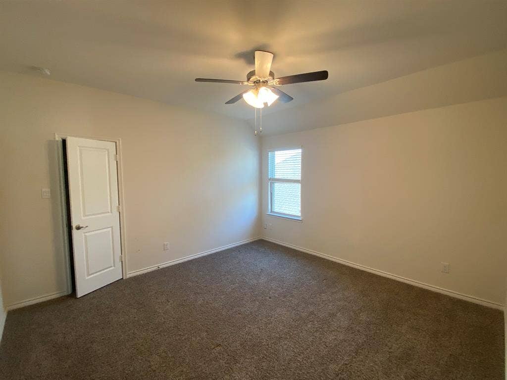 10528 Breezeway Drive, Aubrey, TX 76227