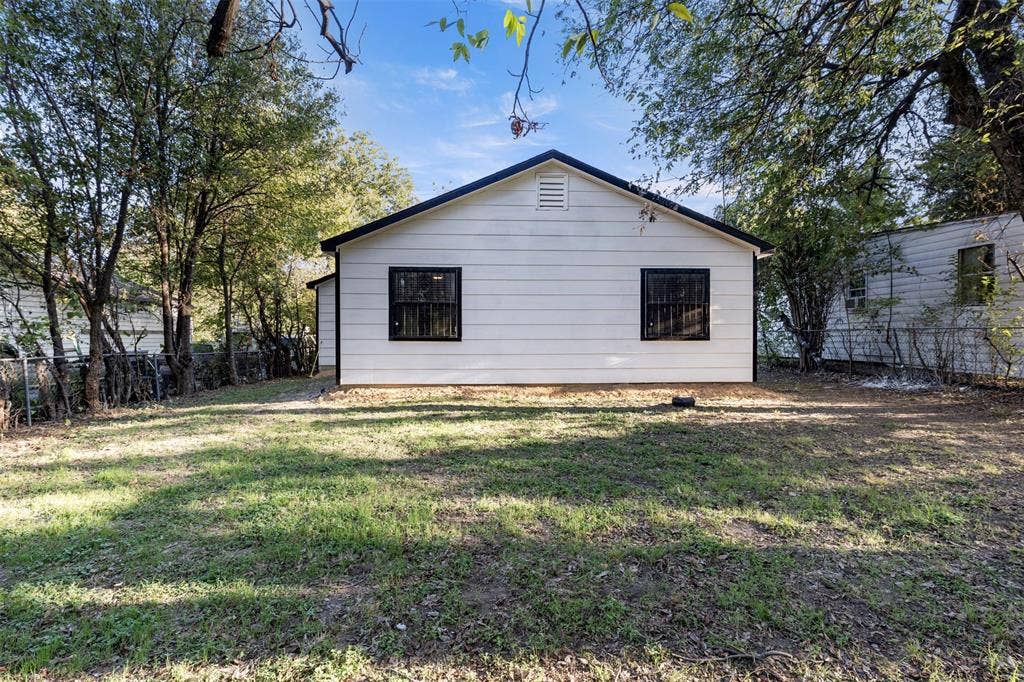 1615 Presidio Avenue, Dallas, TX 75216