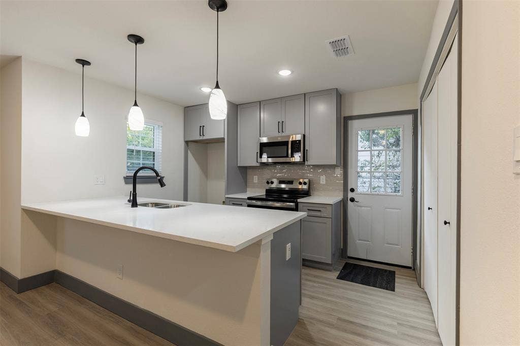1615 Presidio Avenue, Dallas, TX 75216