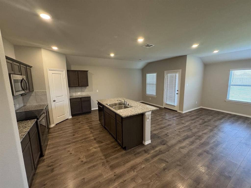 929 Alton Drive, Aubrey, TX 76227