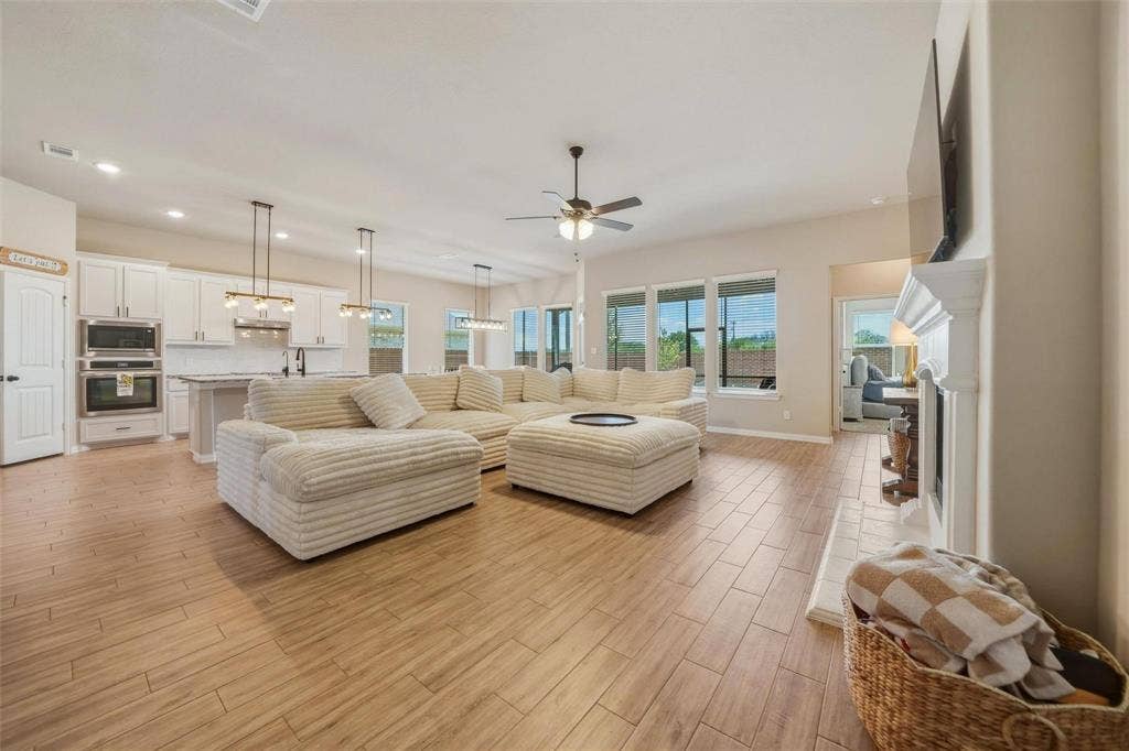 1516 Somerset Lane, Weatherford, TX 76087