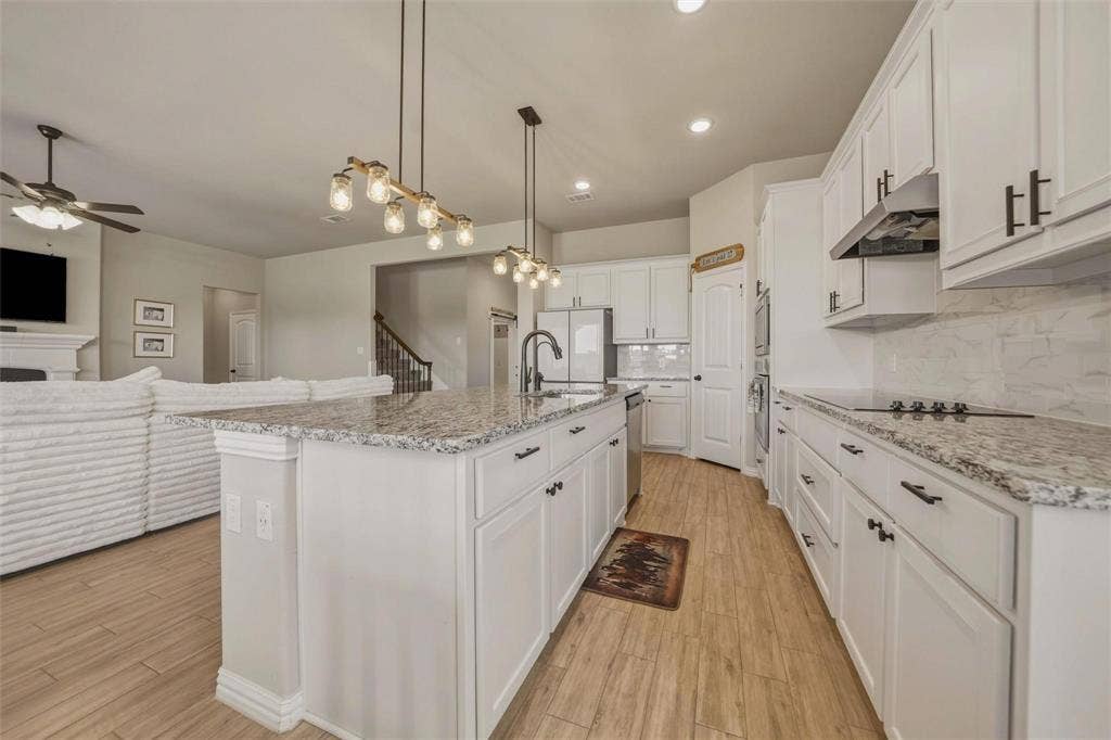1516 Somerset Lane, Weatherford, TX 76087