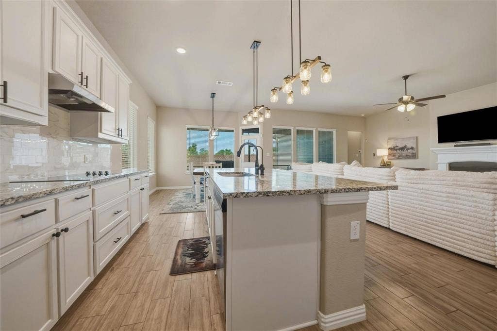 1516 Somerset Lane, Weatherford, TX 76087
