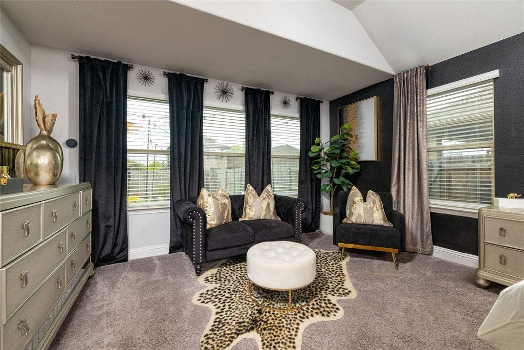 1020 Longbow Drive, Godley, TX 76044