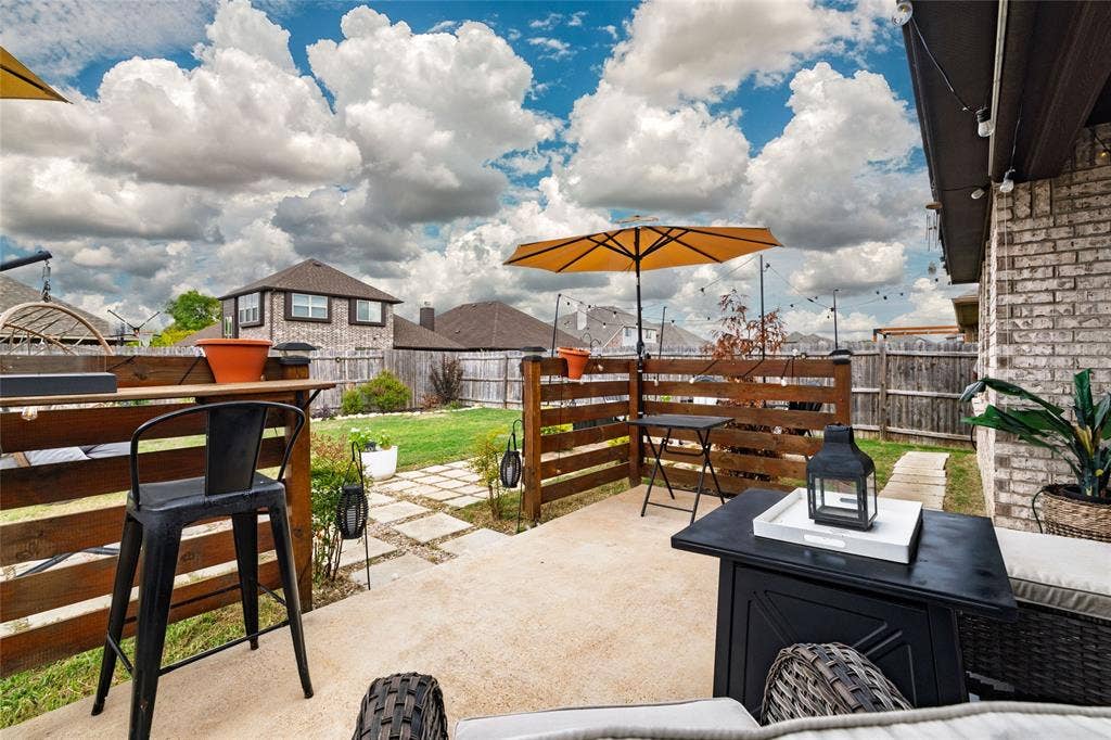 1020 Longbow Drive, Godley, TX 76044
