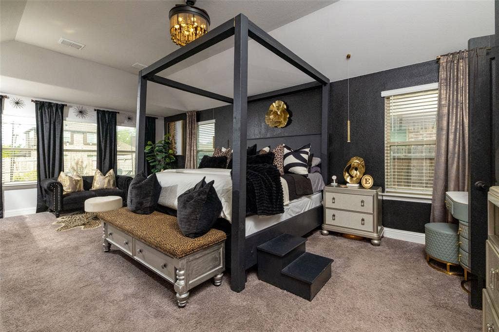 1020 Longbow Drive, Godley, TX 76044